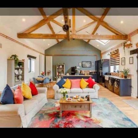 웰시풀 Tank Barn At Brook House, Nestled In The Welsh Hills, A Delightful Retreat 빌라 외부 사진