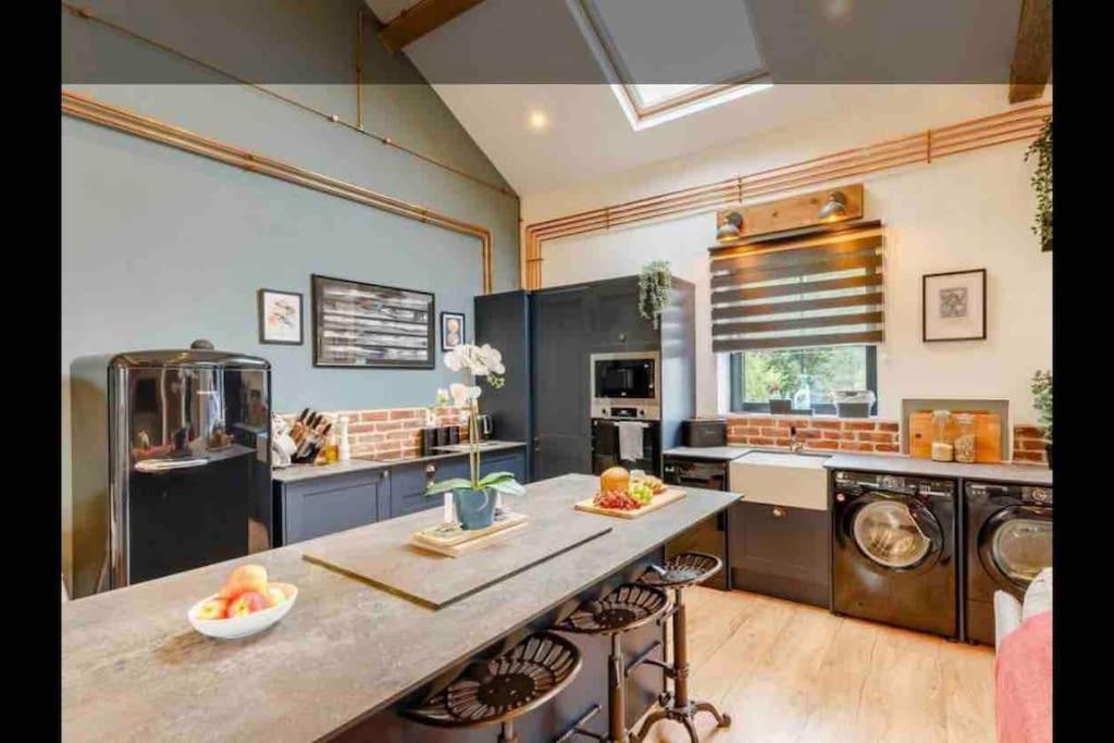 웰시풀 Tank Barn At Brook House, Nestled In The Welsh Hills, A Delightful Retreat 빌라 외부 사진